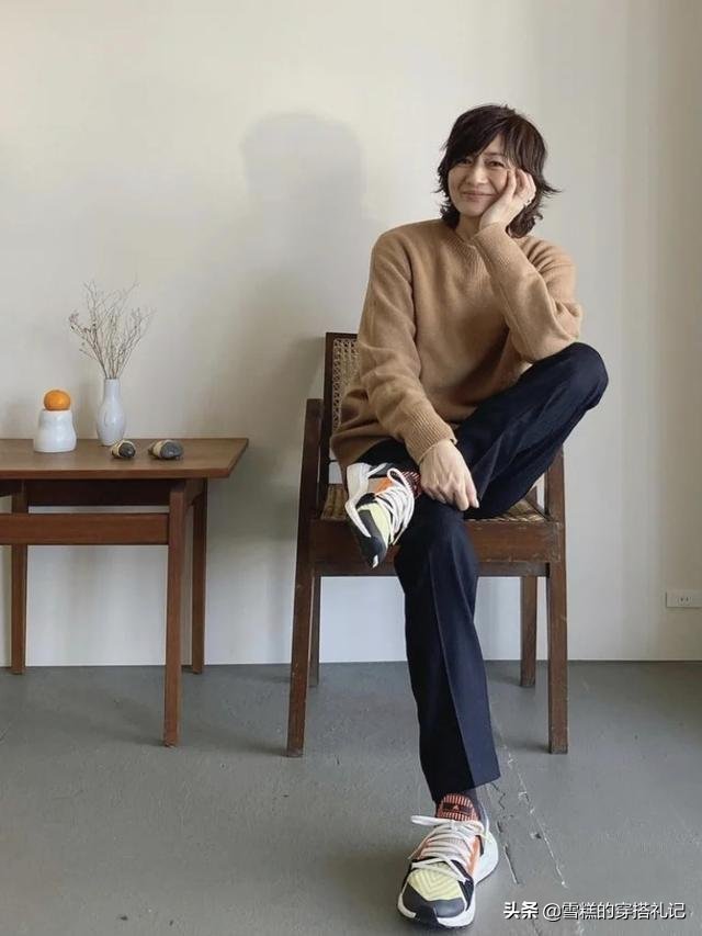 富冈佳子 被52岁富冈佳子的穿搭惊艳了,人过半百却美得优雅,太值得借鉴