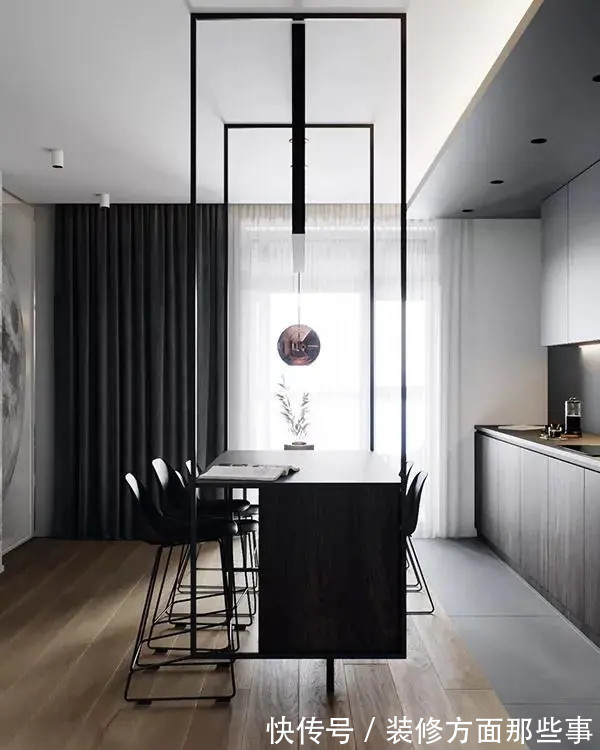 餐桌|86平现代二居室，餐桌、与中岛相连用金属架做「漂浮」状