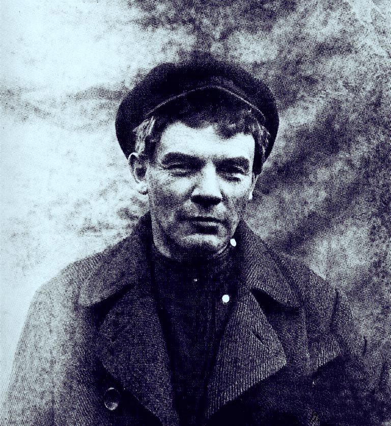 历史|历史上过目难忘瞬间：戴假发逃亡的列宁，图13娃娃兵排队索要希特勒的签名