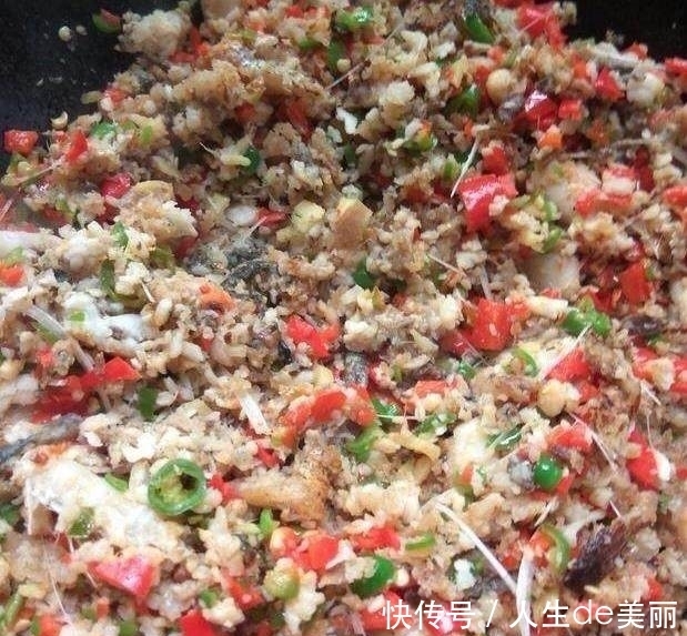 农村|嫂子嫌弃农村婆婆做的菜，可尝了一口之后。筷子都不愿意放下了