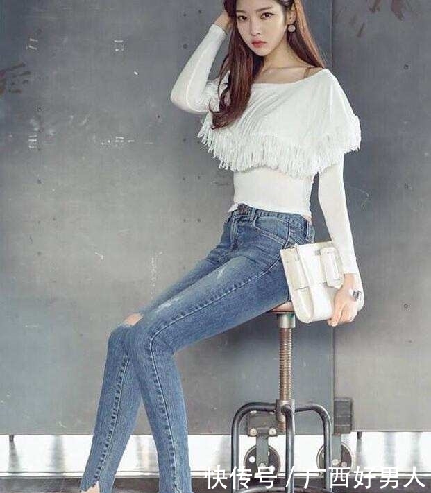 优雅|修身牛仔裤:前卫时尚的美女,映衬女性的优雅气质!