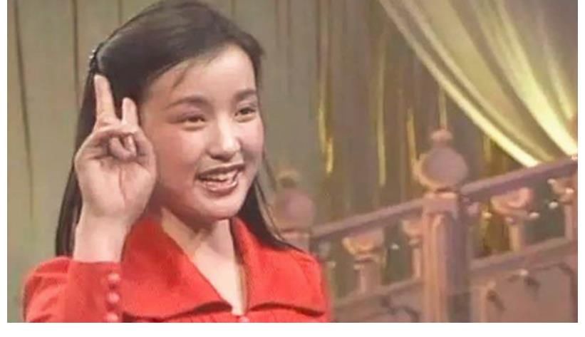 首屆春晚有多新穎？全程直播觀眾點(diǎn)播，李谷一大膽演唱“禁歌”