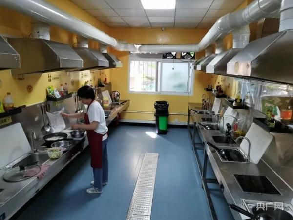 开办|90后西安小伙开办“抗癌厨房” 每月亏损近万元,他却说……