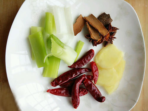 炖猪蹄牢记“3不放”的技巧，猪蹄软烂又好吃，我是才学会