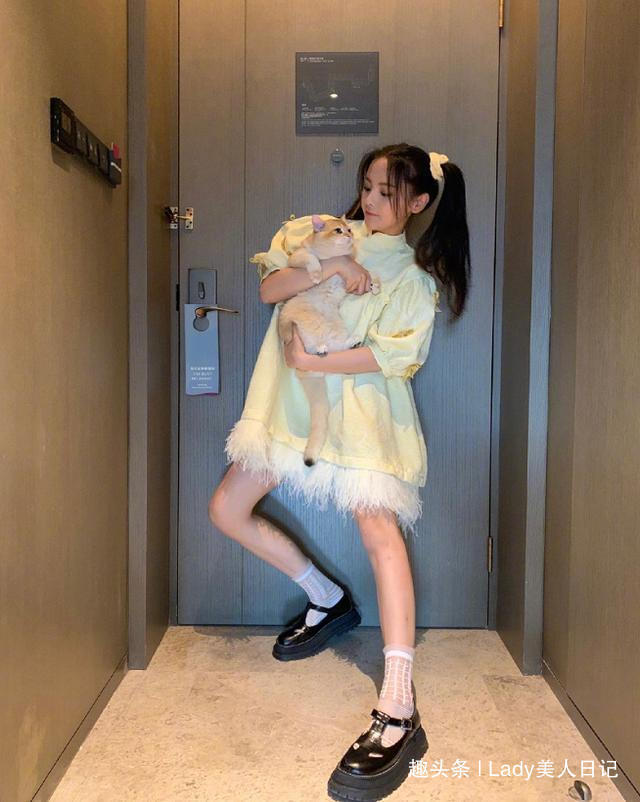 蝴蝶结 手残党想要的3种减龄发型,随便一扎都是少女感,换个发型更年轻