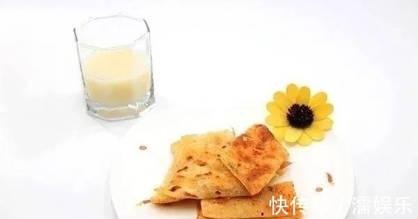 黑色素|告诉大家:为啥白头发会越长越多?医生:你以为是老了,其实是缺了两种营养