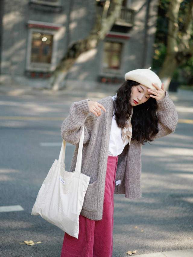 西裤|秋季胖女孩怎么穿?卡其色风衣搭配牛仔裤高级优雅,显高还显瘦