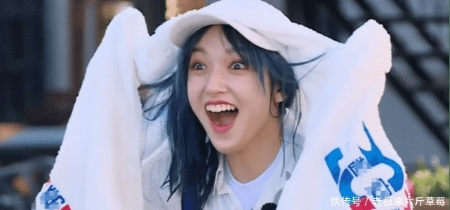 座位|程潇生理期坚持录跑男?遇高压水枪站座位上,看清姿势:是对节目最大的尊重