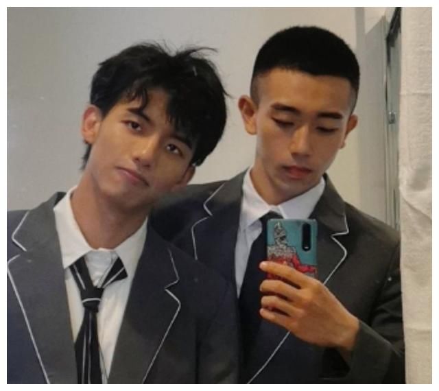 好好的恋爱综艺,变成了“男男官宣”,女嘉宾:是我们不够美吗?