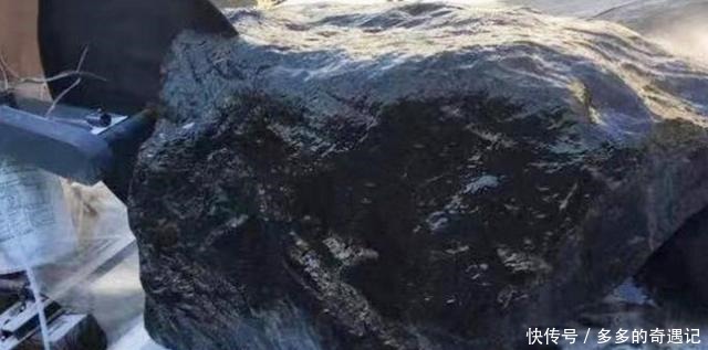 缅甸|缅甸矿区挖出5吨巨石,土豪带100万直接拿下,还赌出吉尼斯纪录