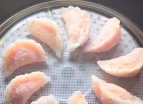 婆婆教我做水晶饺子,简单3步,皮薄馅大,孩子直呼好吃