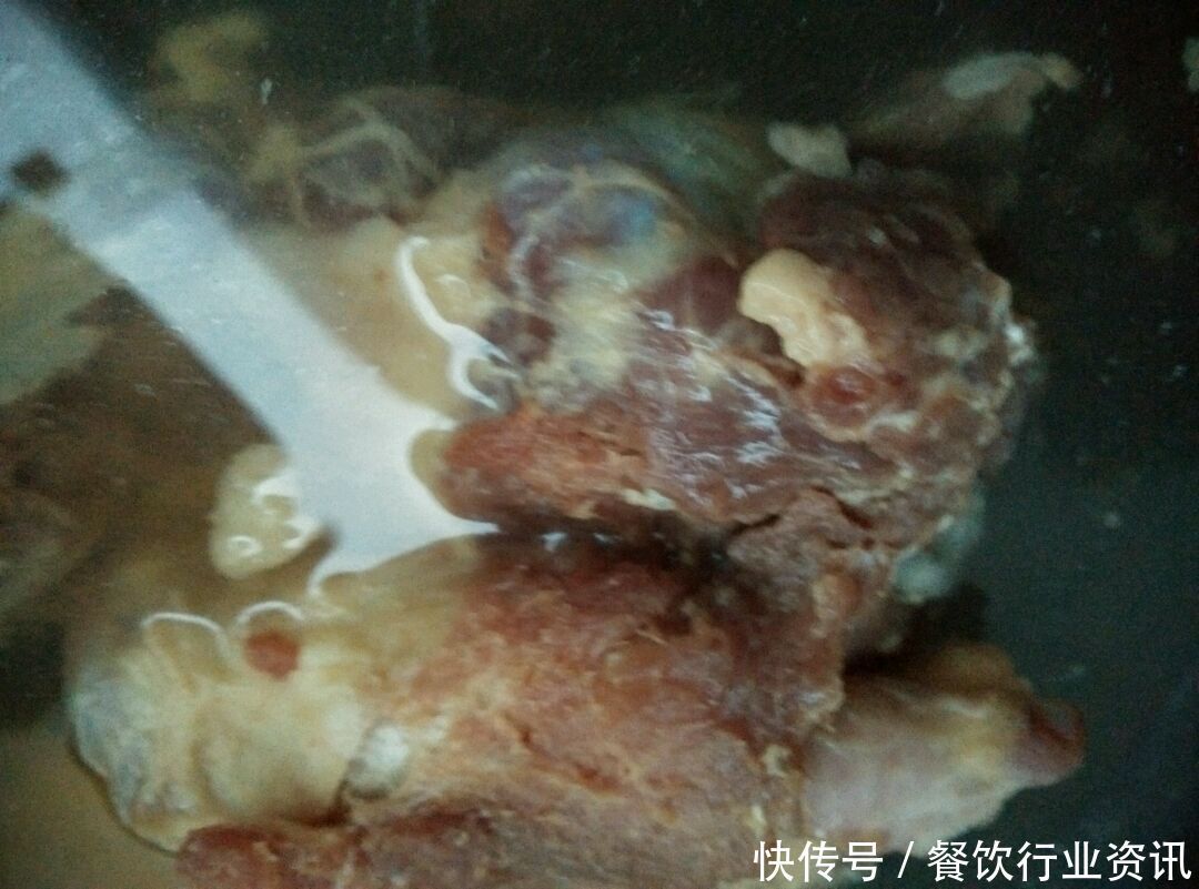  解馋|秒杀某师傅的红烧牛肉面，“他”来了，家里日常解馋必备！