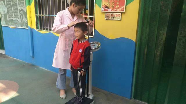 生长发育|未来难长高的孩子,小时候通常会有这些表现,看看你家娃中了没