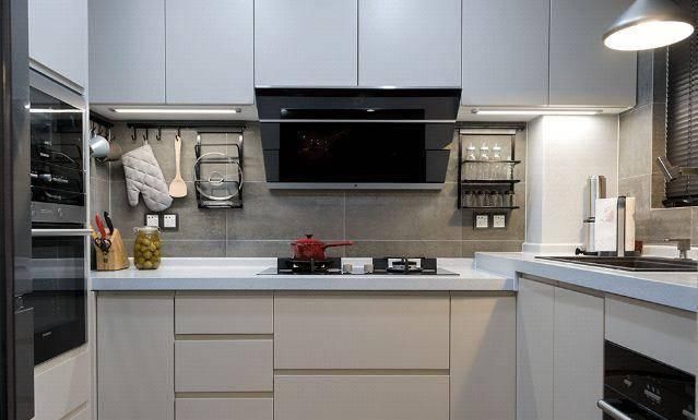 柜子|老公非在餐厅打一排柜子,空间一下多出好几平,邻居立马学走了