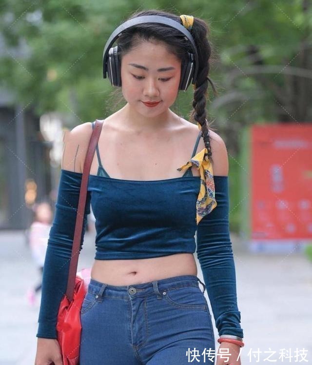 丝绒 短款蓝色丝绒一字肩上衣,高贵典雅,气质十足