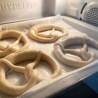 黄油|【减肥期看过来】低糖低脂碱水面包