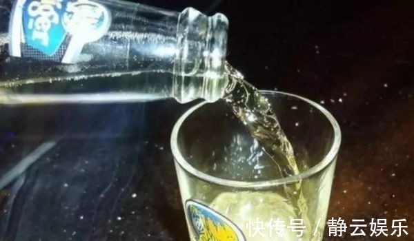 玻璃脏了别傻傻爬窗擦!教你一个笨方法,玻璃干净半年不用擦