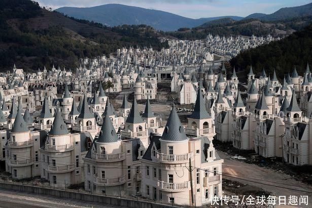 城堡|土耳其530座城堡别墅耗资13亿却被遗弃，无人居住空荡荡如鬼城