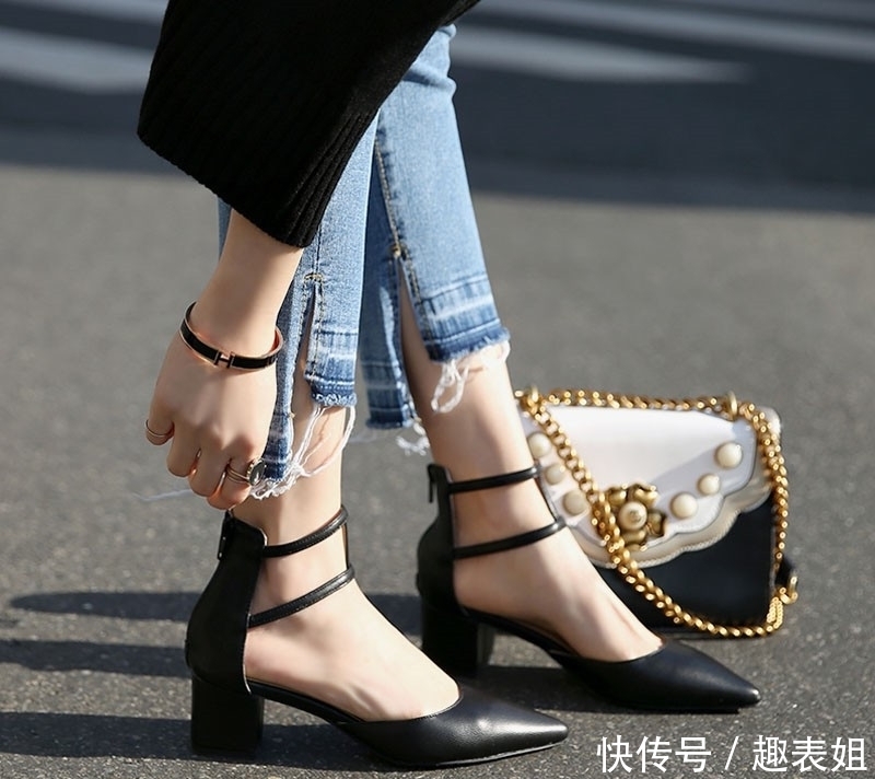 高贵优雅的尖头高跟鞋,秀出纤纤玉足,成功虏获男神的心