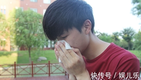 痰液|咳黄痰是感冒快好了吗?咳出黑痰和白痰又代表了什么?一次性说清