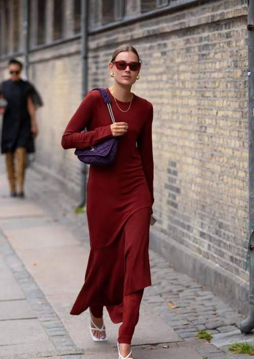 最近火了一种流行色:叫“烧砖啡”,低调优雅,显白效果却很出众