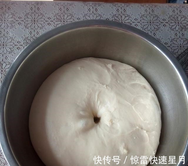 美味|外焦里软的白吐司，美味好搭配，和小编一起做一个精致的吃货！