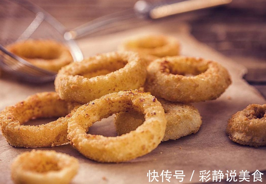 半碗面粉,一个洋葱,做孩子爱吃的零食,外酥里嫩,比炸油饼好吃