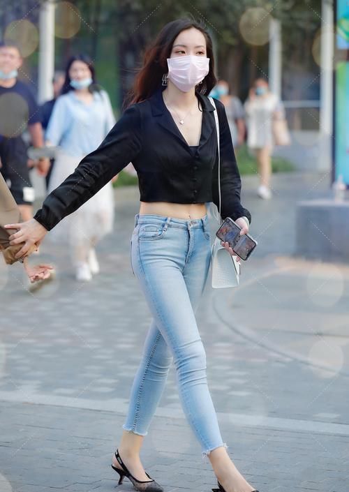 小知识 高级的真丝面料,搭配简单的黑色,时尚大气