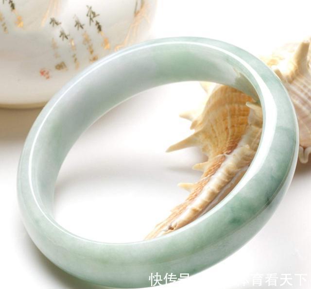 项链|女人到四十岁,佩戴什么首饰才合适太年轻“装嫩”太老了又土气