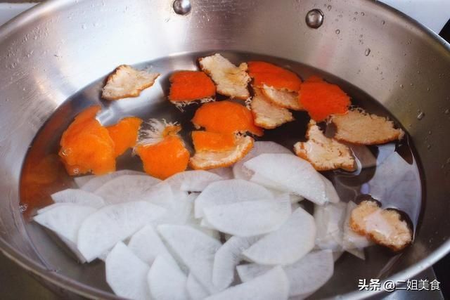 萝卜片|把萝卜和橘子皮一起下锅煮，太聪明了，用途花钱买不到，简单实用
