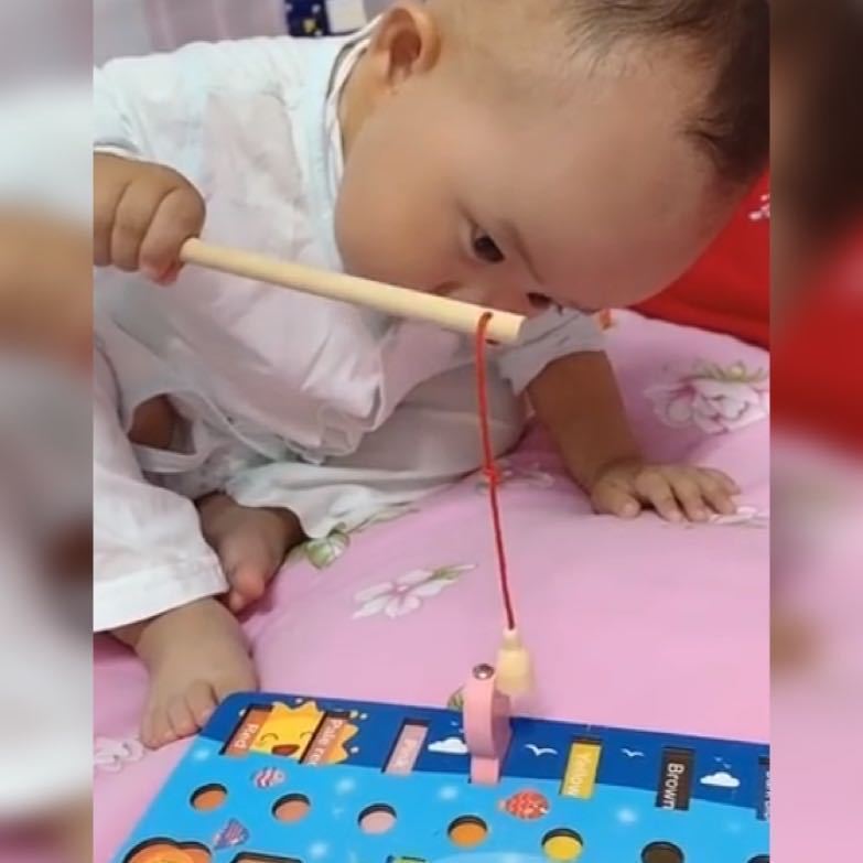 家长|萌娃“聚精会神”地玩玩具火了,网友这么有耐心的宝宝不多见了