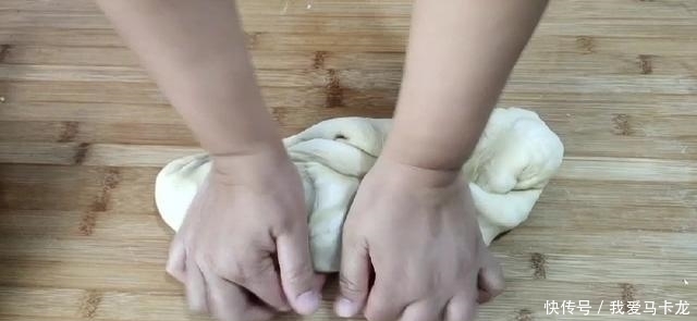 不加一滴水教你做松软咸香的花卷,制作简单,比外面买的好吃