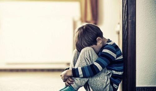 格局|“节俭”的家长,会让孩子越来越自卑,影响孩子一生的格局