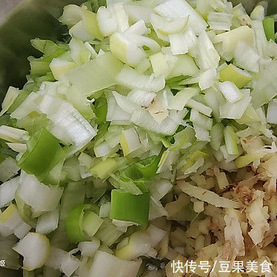 老北京|老北京早餐神仙CP组合——炒肝&包子