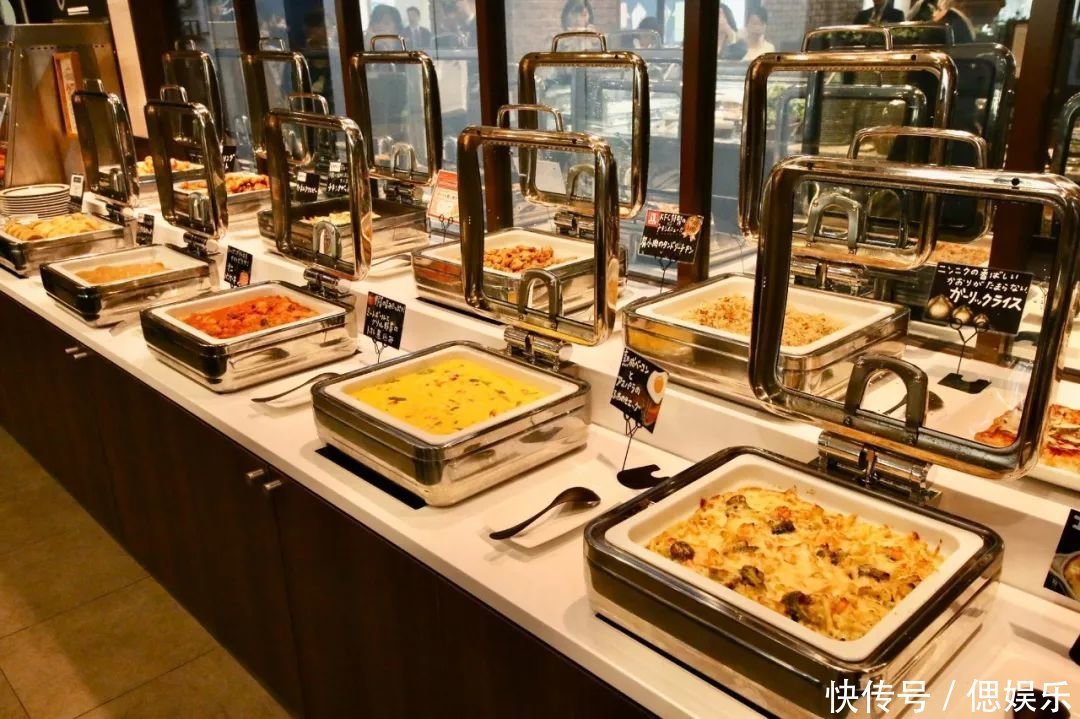 肯德基开第一家自助餐厅,红酒炸鸡随便吃喝,网友值得一试!