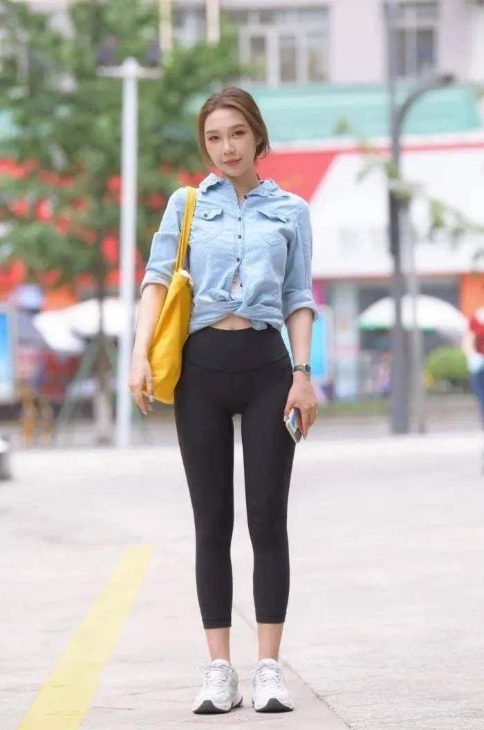 小姐姐 身材曼妙的美女小姐姐,穿瑜伽裤,展现出满满的青春活力