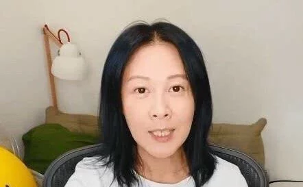 将近50岁的刘若英年轻不再,但温婉优雅气质仍在 将近50岁的刘若英年轻不再,但温婉优雅气质仍在