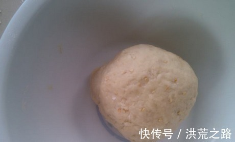 想吃苏打饼干不用买，1碗面粉自己在家做，不加黄油，更营养健康！