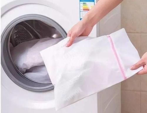 洗衣服直接倒洗衣液错，告诉你正确做法，洗完比新衣服还新