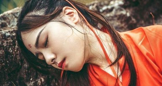 书生!才女用上联表白:“掰开石榴,红门中多少酸籽”,对出下联后成婚