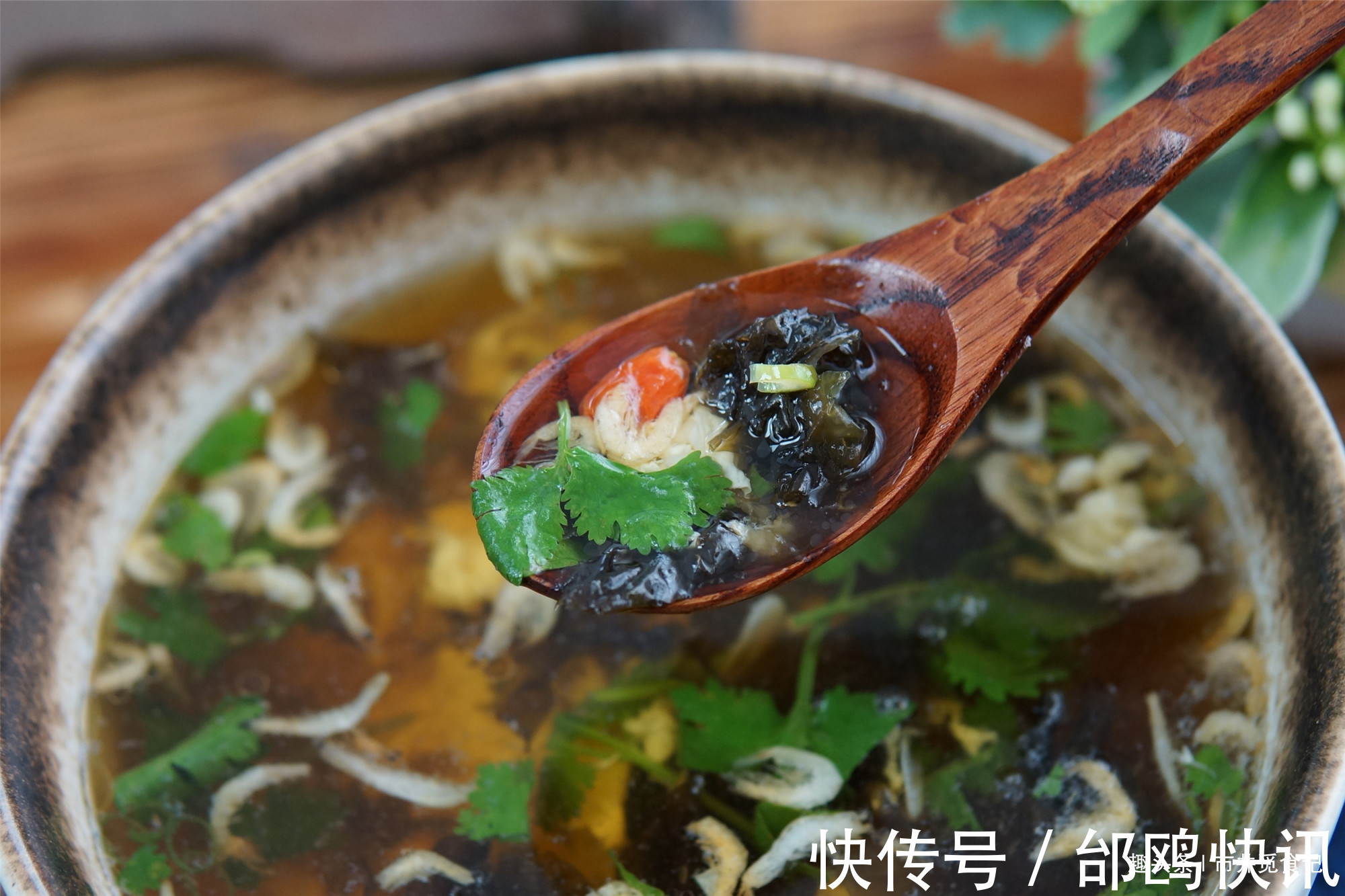 蛋花汤|做紫菜蛋花汤，紫菜下锅煮可不行，不少人会做错，难怪不鲜不好喝