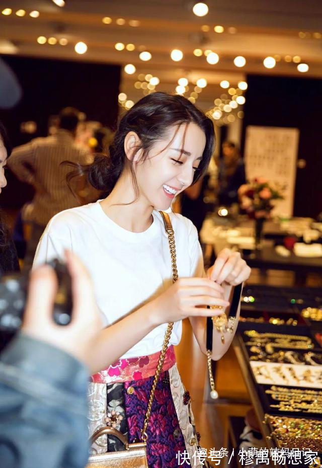 马尾 女人别再披头散发了,很显老!今年流行这5种发型,减龄显脸小