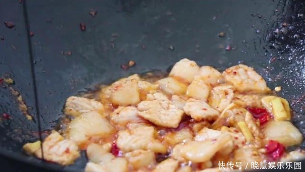 做法|素炒腐竹不好吃,大厨教你炒腐竹的做法,色泽鲜亮,好吃营养高