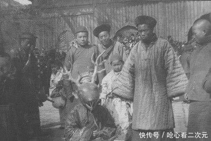 头盔|清朝真实老照片:犯人带着奇怪的头盔,最后一张儿童很悲惨!