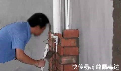 仿真|卫生间装修，老师傅直接用一棵“树”包水管，还说很多人没见过！