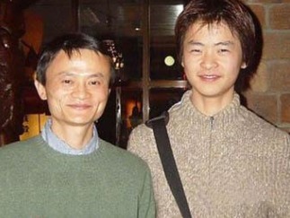 看看马云的儿子马元坤,再看看女儿马雪,