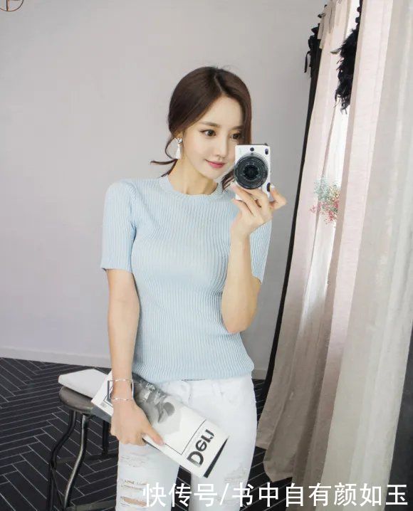 美图欣赏:孙允珠,海芋浅色俏皮弹力螺纹短袖衫