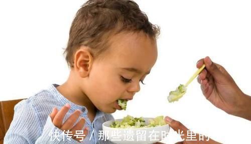 危害|还在给孩子喂“汤泡饭”吗?它的三大危害,家长千万别小看