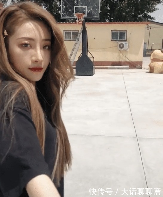 鼻梁骨|喻言“男友视角”拍视频,扭头时的鼻梁骨又矮又粗,让人后悔投票