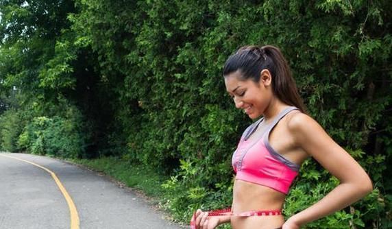 食物|女性“催老神器”揭晓!四类食物,趁早撤离饭桌,切莫贪嘴